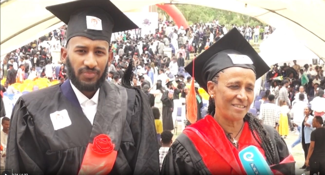 በዓዲግራት ዩኒቨርሲቲ እናት እና ልጅ አንድ ላይ የተመረቁበት አጋጣሚ